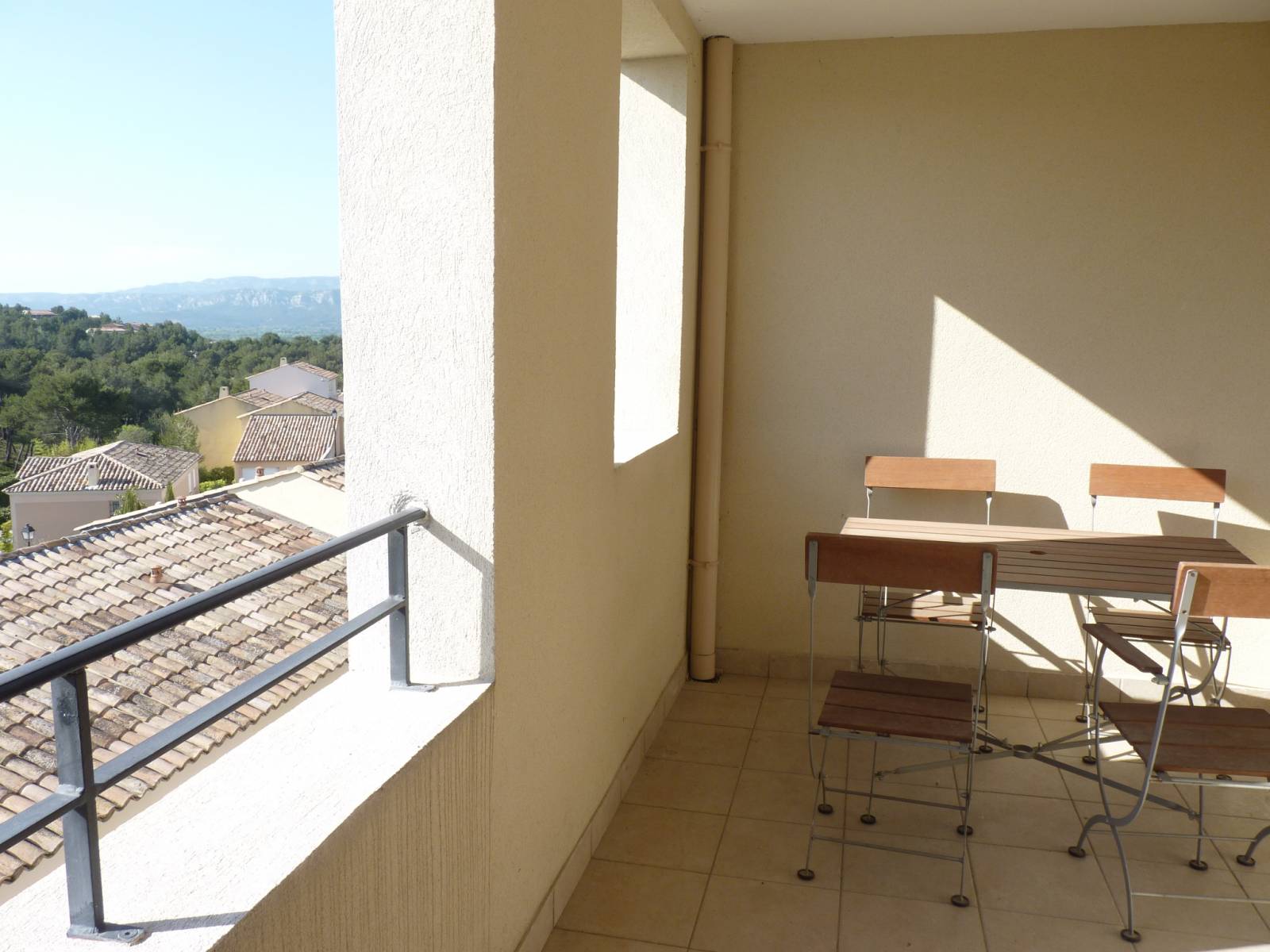 Exclusivité Occupé Appartement  T3 avec piscine ,garage, cave, calme, vue dégagée. Domaine et Golf de Pont Royal en Provence  came et ensoleillé